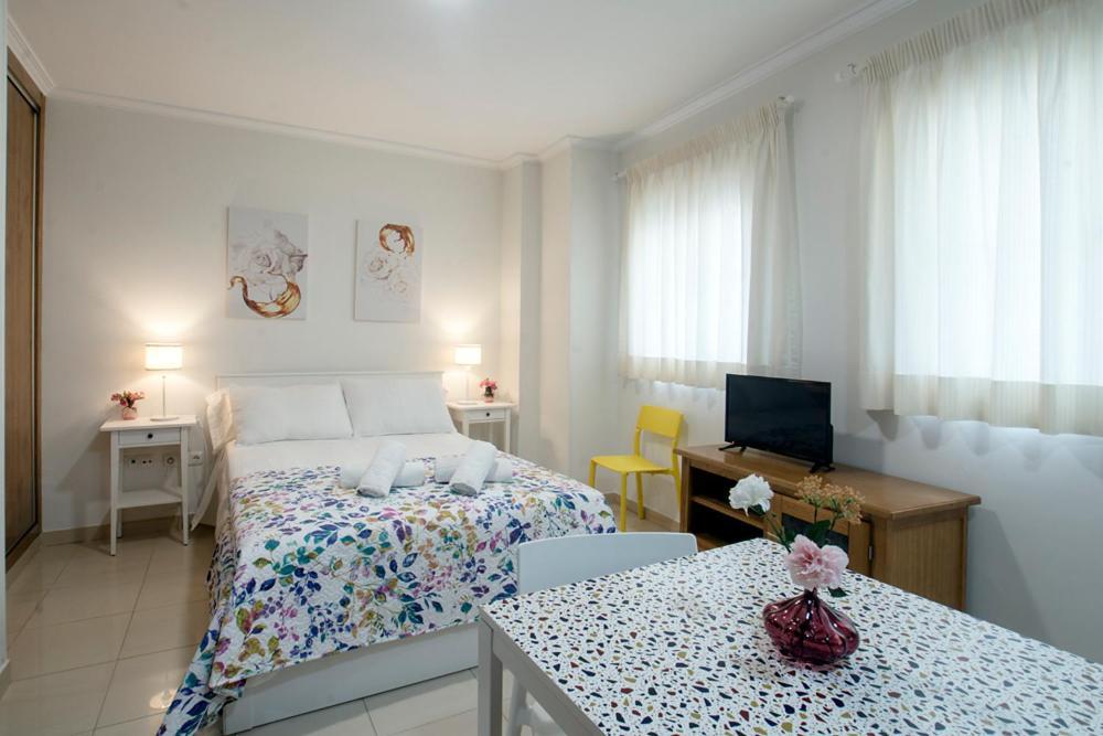 Amat - Only Adult - Playa El Bajondillo Apartment *